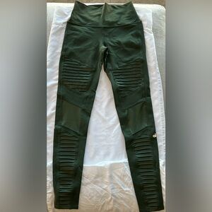 ALO Yoga High-Waist Moto Legging in Hunter/Hunter Glossy